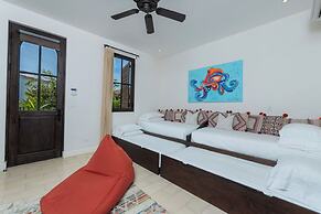 Las Catalinas Collection