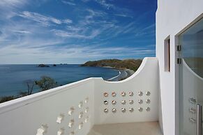 Las Catalinas Collection