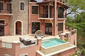 Las Catalinas Collection
