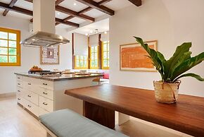Las Catalinas Collection