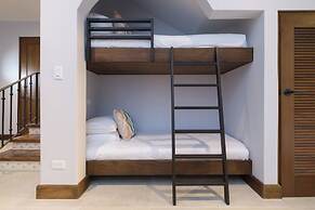 Las Catalinas Collection