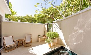 Las Catalinas Collection