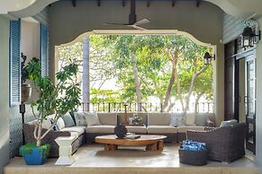 Las Catalinas Collection