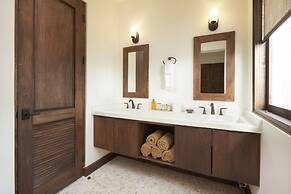 Las Catalinas Collection