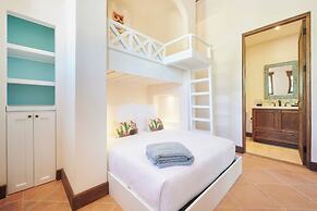 Las Catalinas Collection