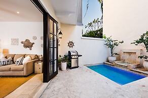 Las Catalinas Collection