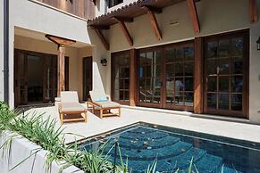Las Catalinas Collection