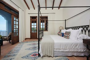 Las Catalinas Collection