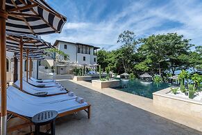Las Catalinas Collection