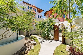 Las Catalinas Collection