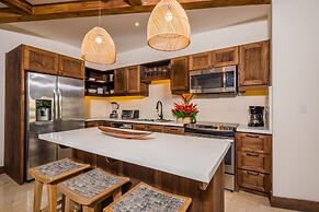 Las Catalinas Collection