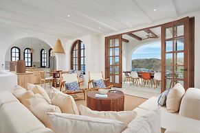Las Catalinas Collection