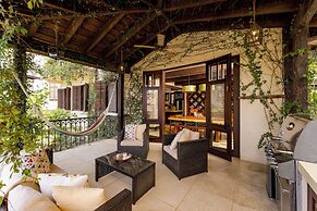 Las Catalinas Collection