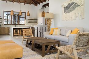 Las Catalinas Collection