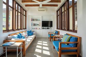 Las Catalinas Collection