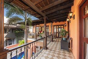 Las Catalinas Collection
