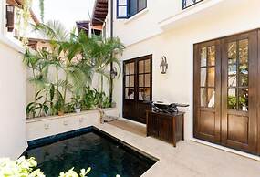 Las Catalinas Collection