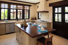Las Catalinas Collection