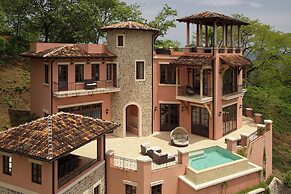 Las Catalinas Collection