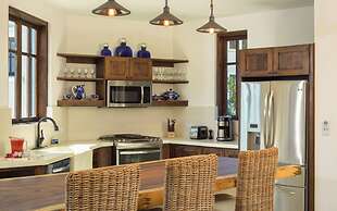 Las Catalinas Collection