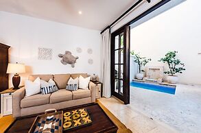 Las Catalinas Collection