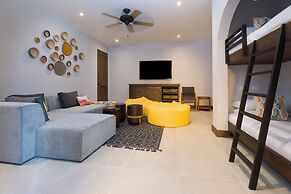 Las Catalinas Collection