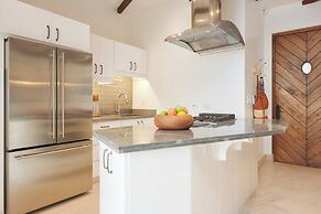 Las Catalinas Collection