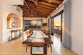 Las Catalinas Collection