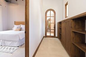 Las Catalinas Collection