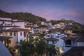Las Catalinas Collection