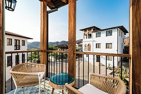 Las Catalinas Collection
