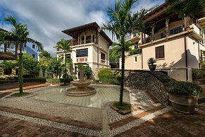 Las Catalinas Collection