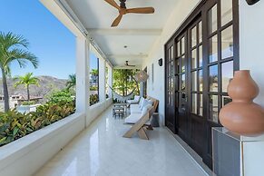 Las Catalinas Collection