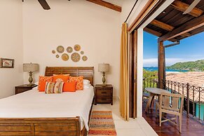 Las Catalinas Collection