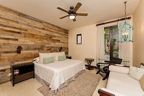 Las Catalinas Collection