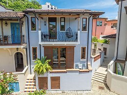Las Catalinas Collection