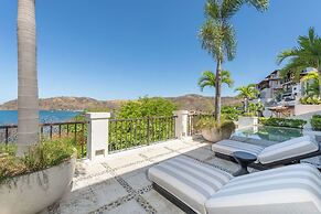 Las Catalinas Collection