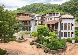 Las Catalinas Collection