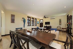 Las Catalinas Collection