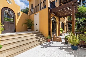 Las Catalinas Collection