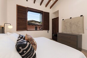 Las Catalinas Collection