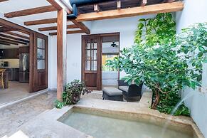 Las Catalinas Collection
