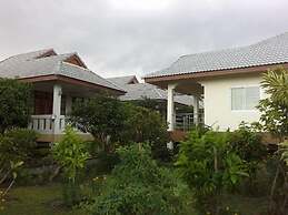 Krisada Beach Resort