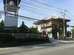 Krisada Beach Resort