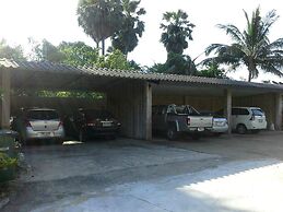 Krisada Beach Resort