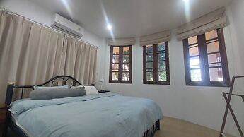 Krisada Beach Resort