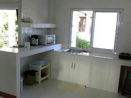 Krisada Beach Resort