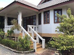 Krisada Beach Resort