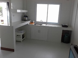 Krisada Beach Resort