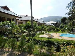 Krisada Beach Resort